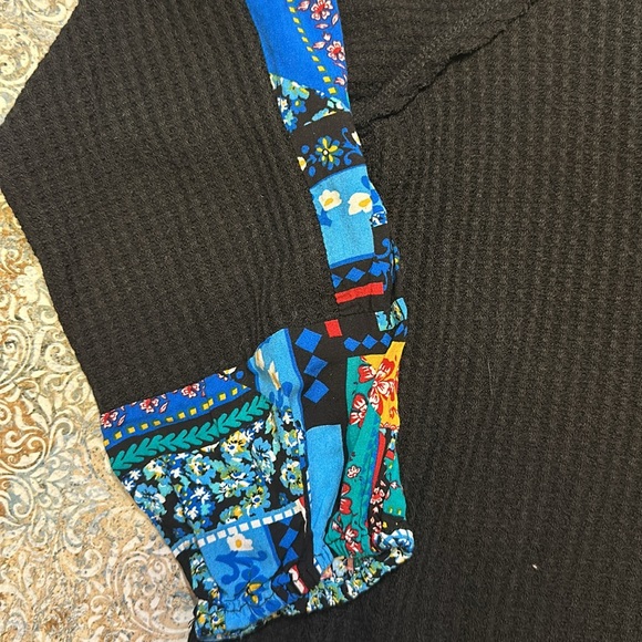 Women’s size medium top - Picture 3 of 4